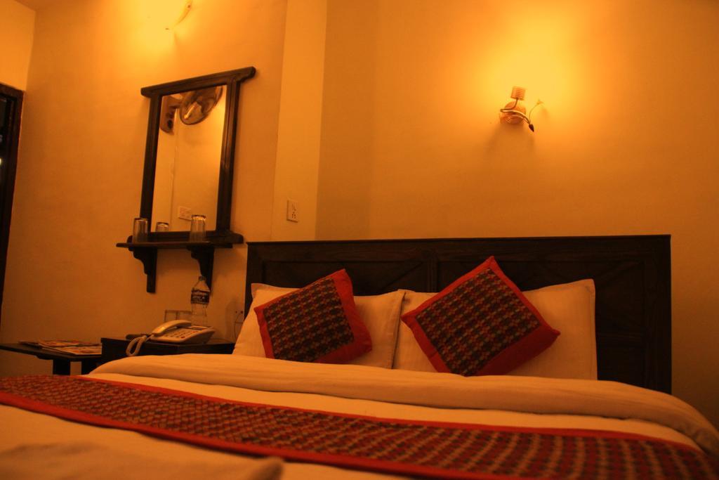 Hotel Peace N Park Kathmandu Exterior foto