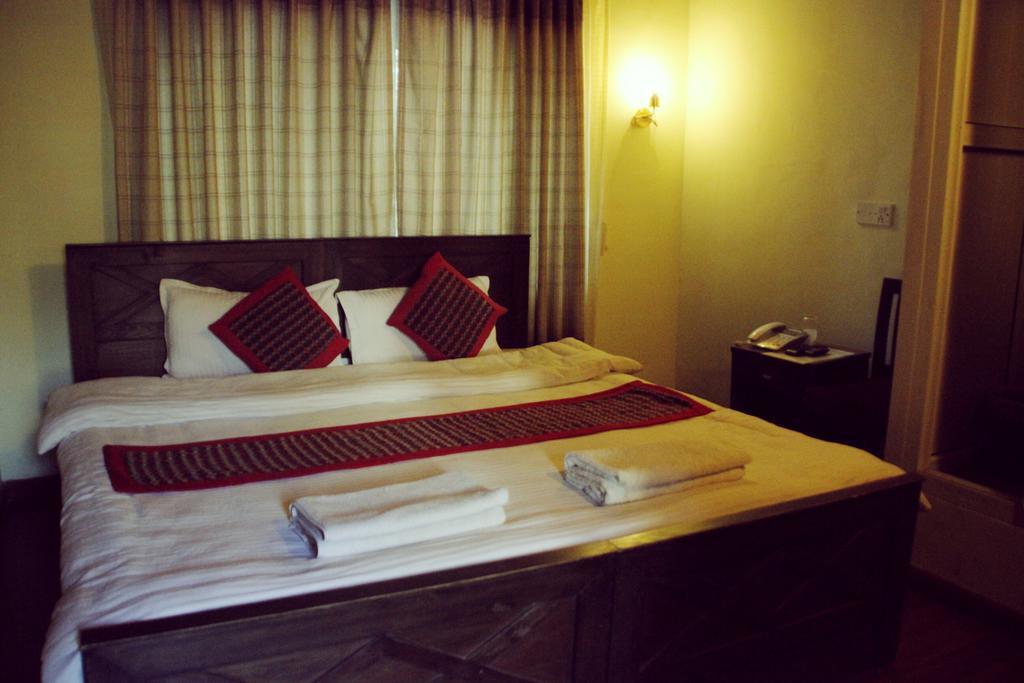 Hotel Peace N Park Kathmandu Exterior foto